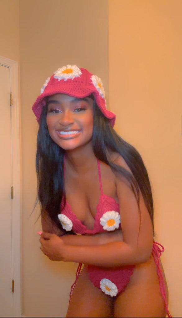 Scallop Daisy Crochet Hat (Custom)
