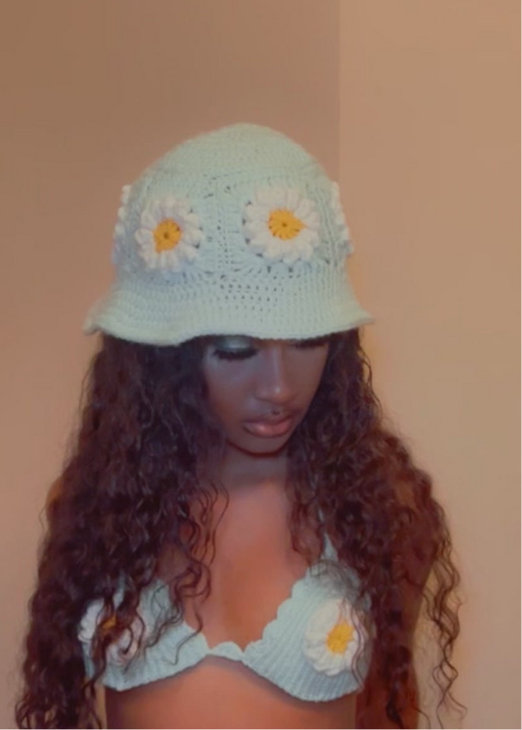 Scallop Daisy Crochet Hat (Custom)
